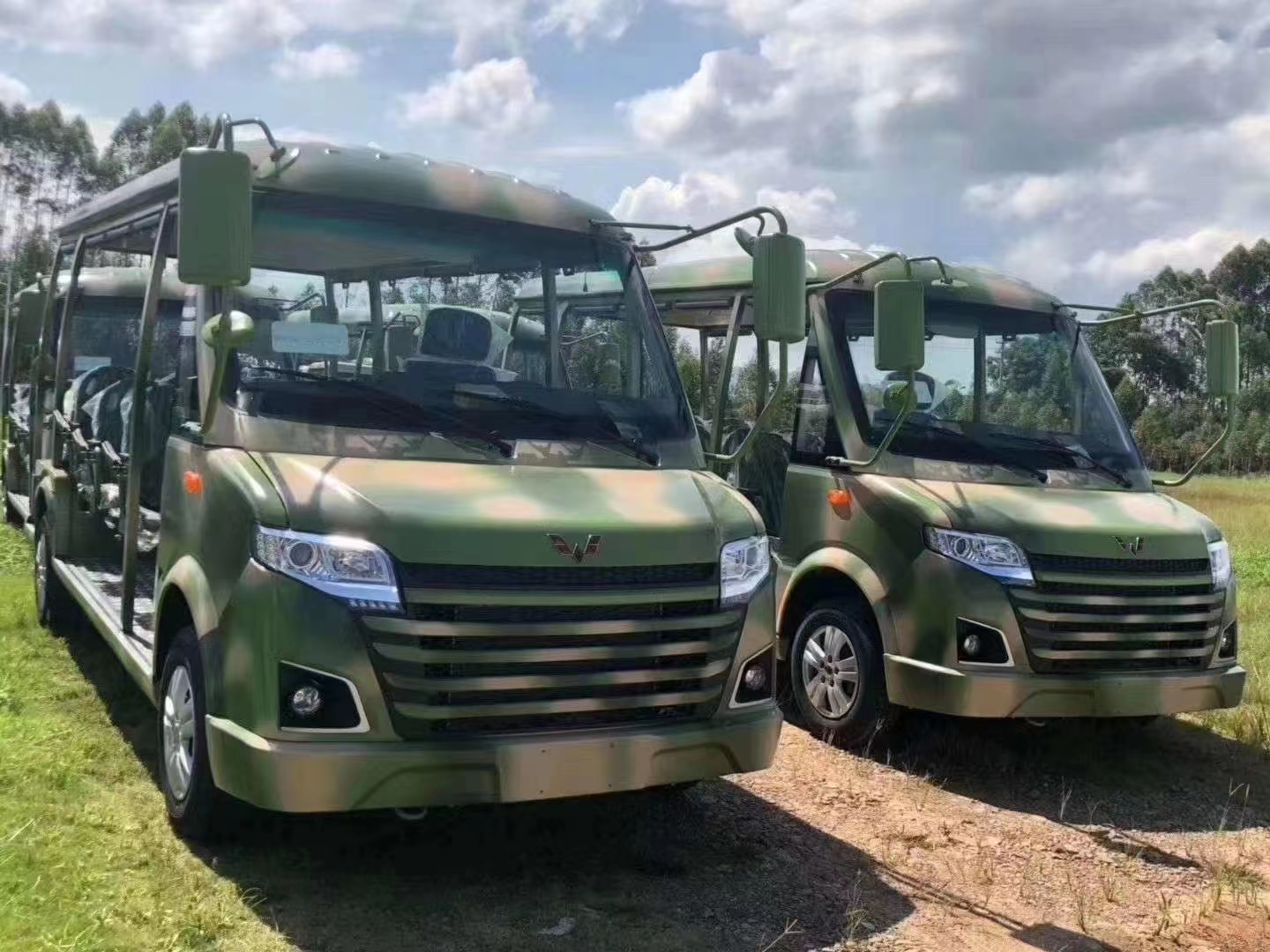 给观光车穿上迷彩服