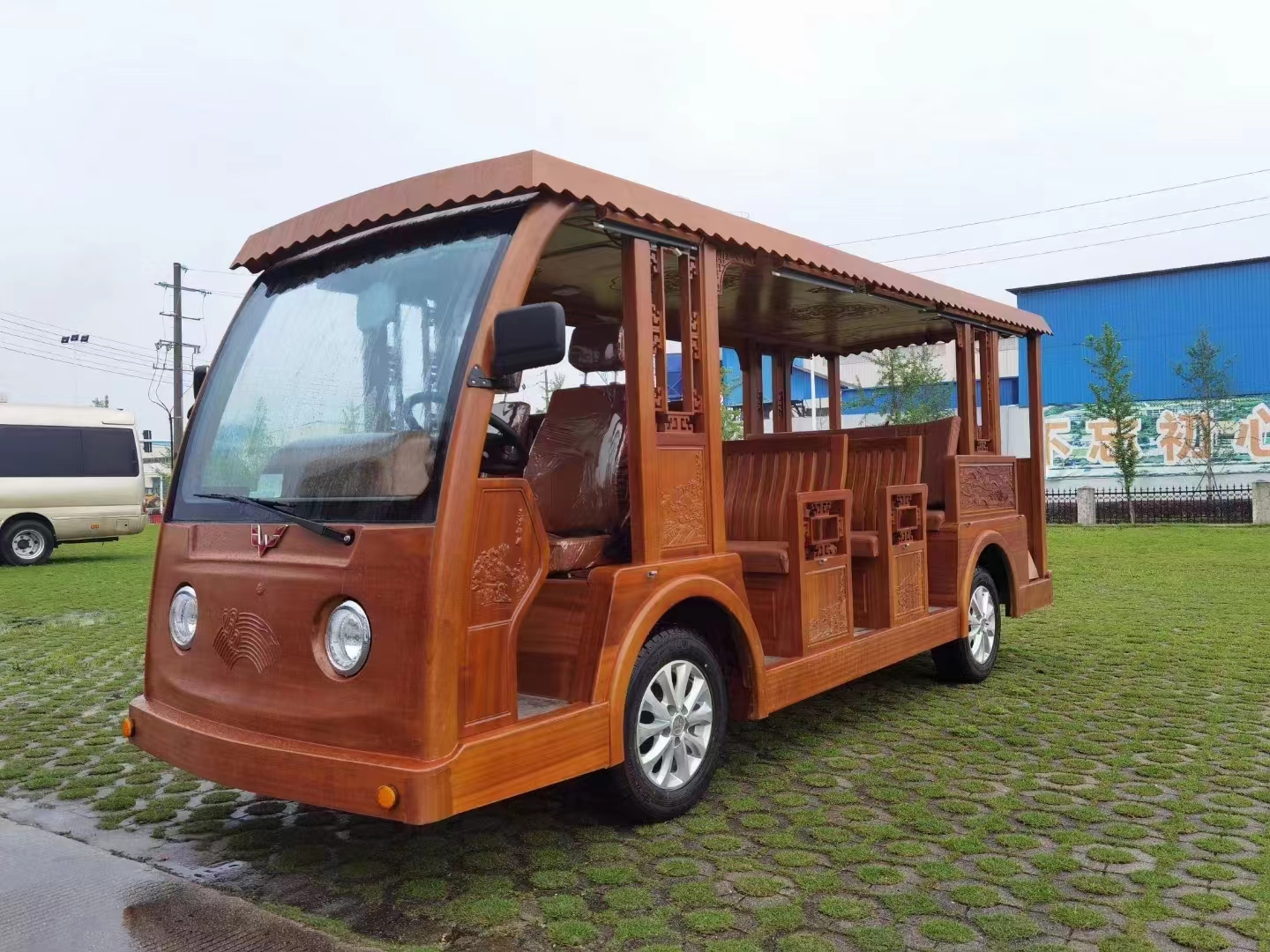 “木质”电动观光车