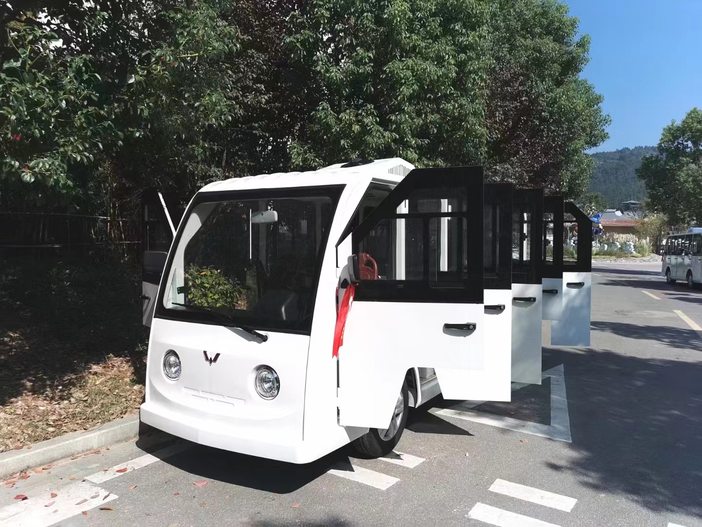 五菱双空调电动观光车