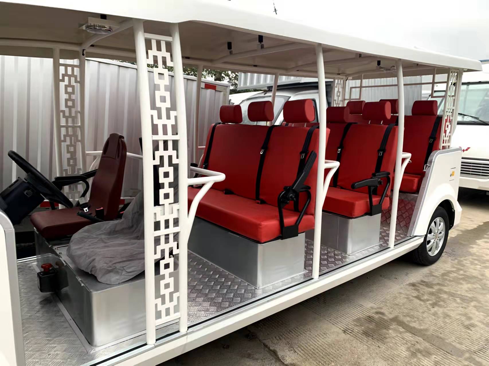 电动老爷车成为景区新亮点