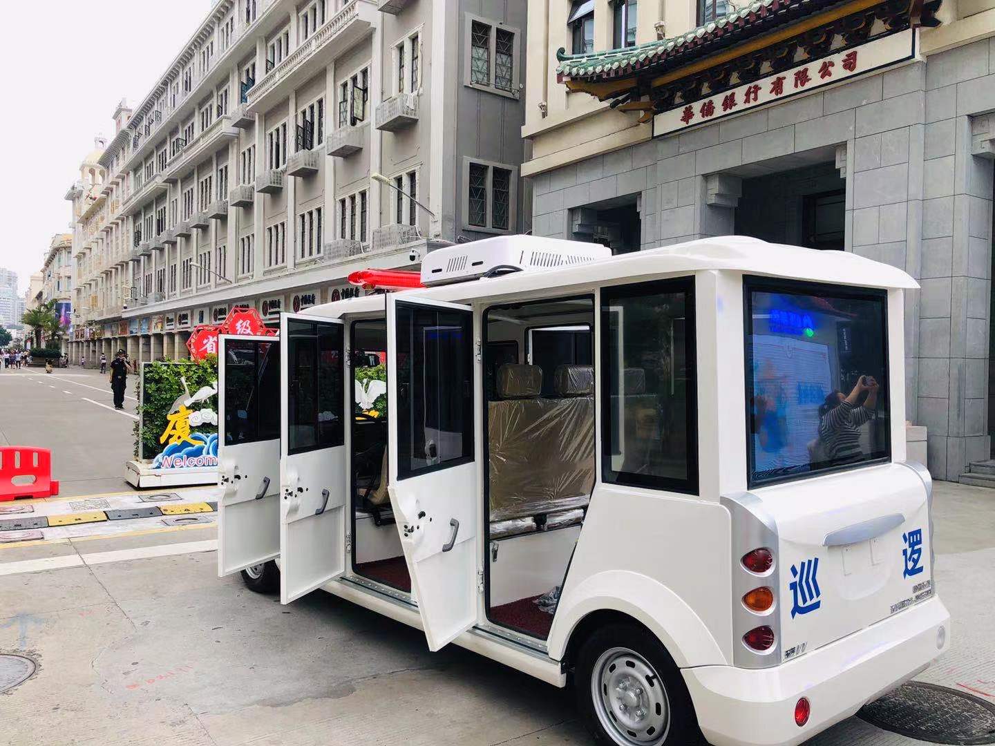 五菱威威全封闭式电动观光车