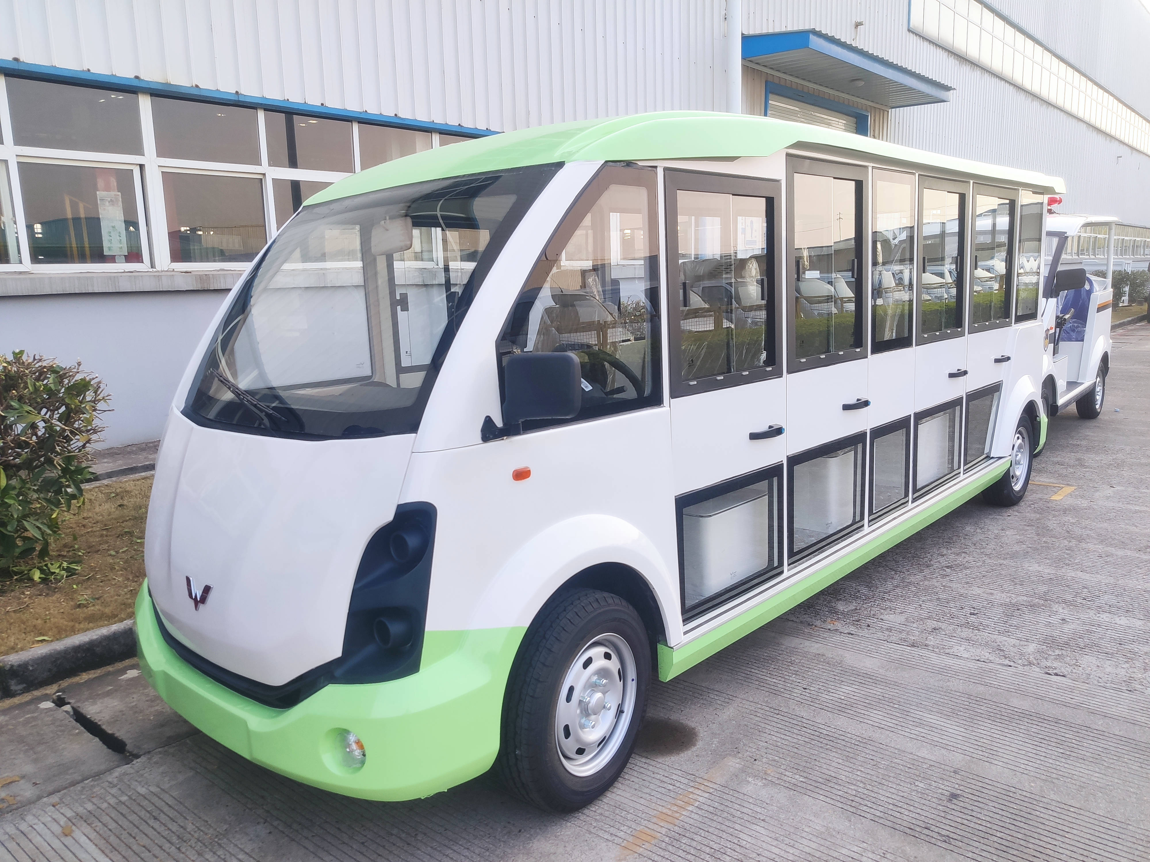 8座全封闭电动观光车基本配置