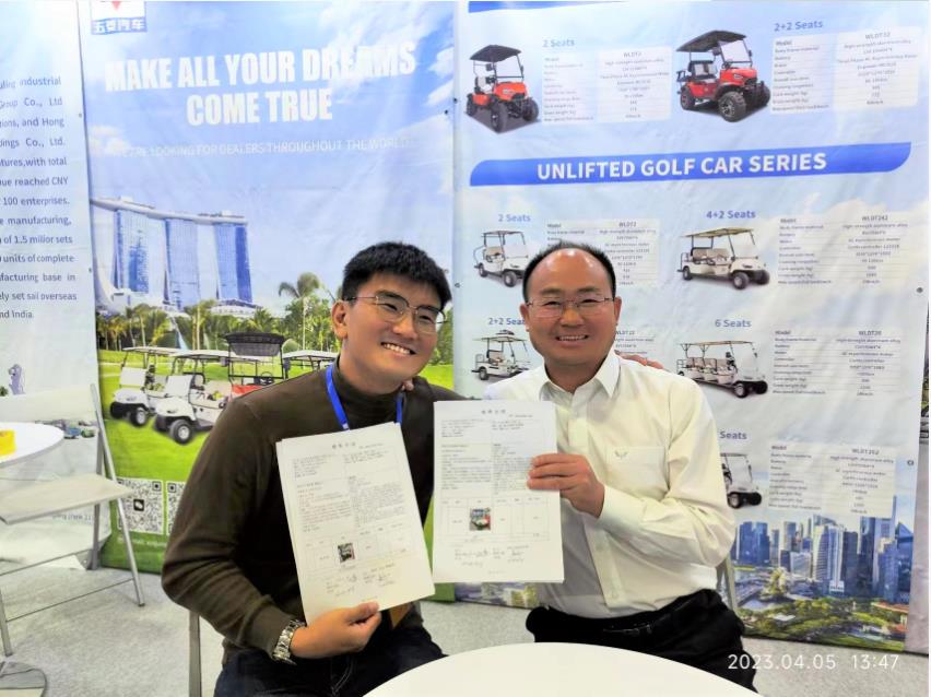 现场签单！五菱高尔夫球车亮相新加坡