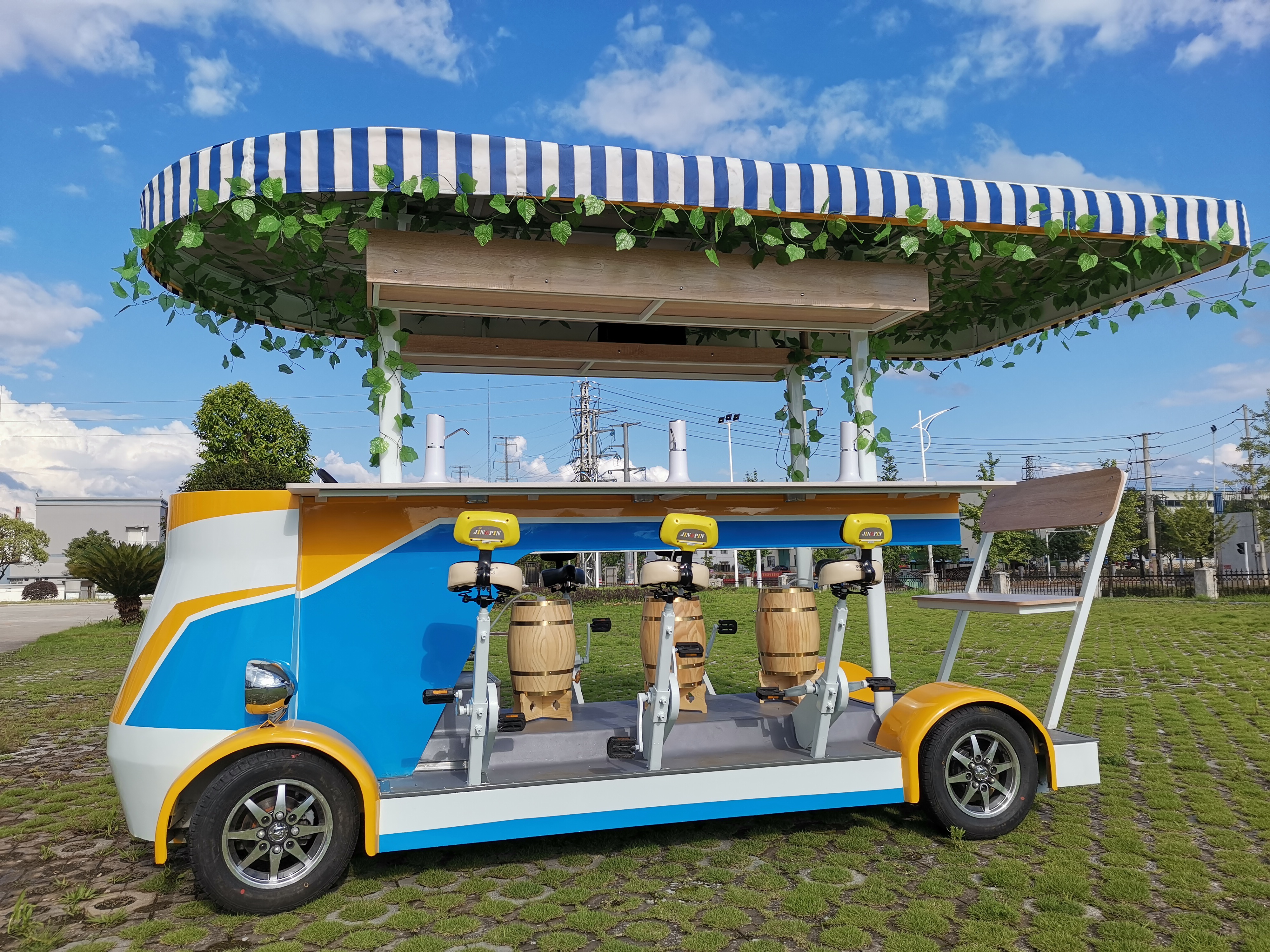 某景区采购啤酒车三台