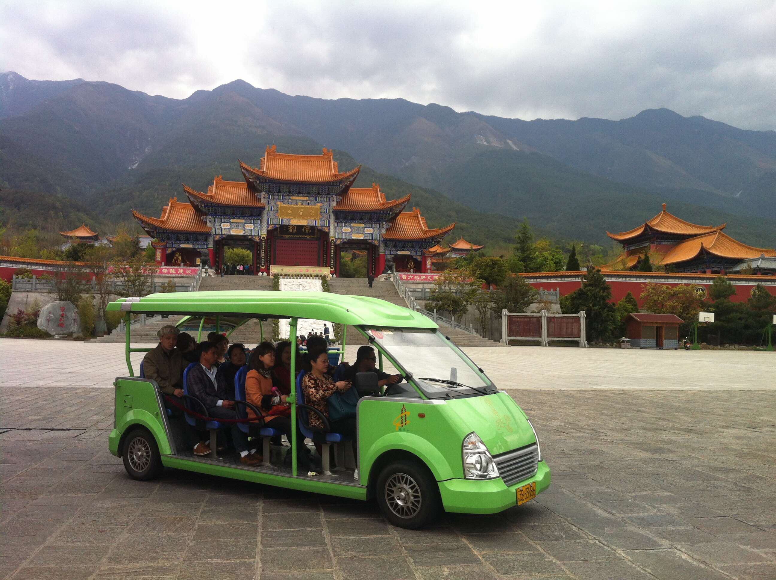 景区观光车交车照片