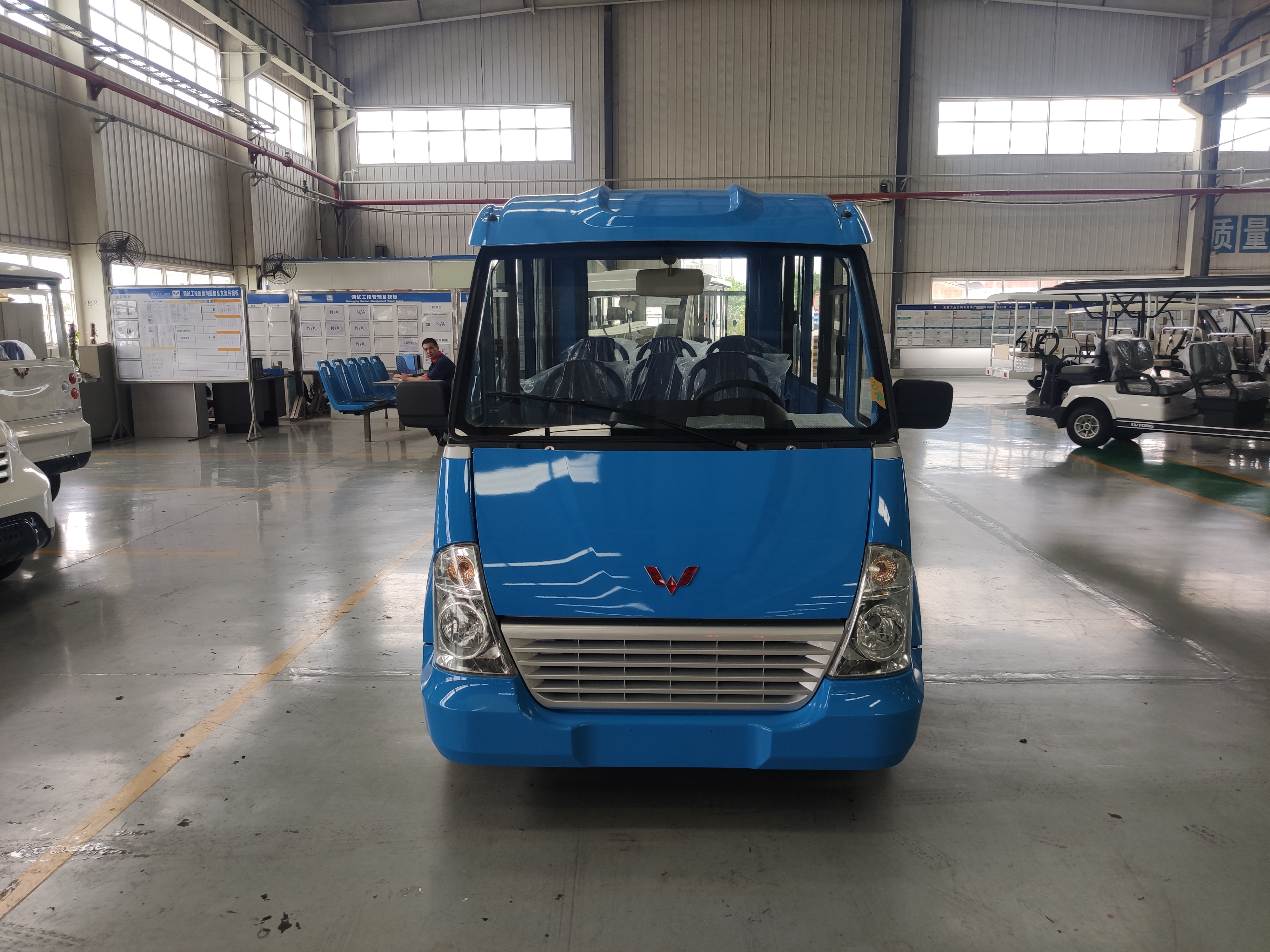 WLQ5080封闭式（上下玻璃款）交车照