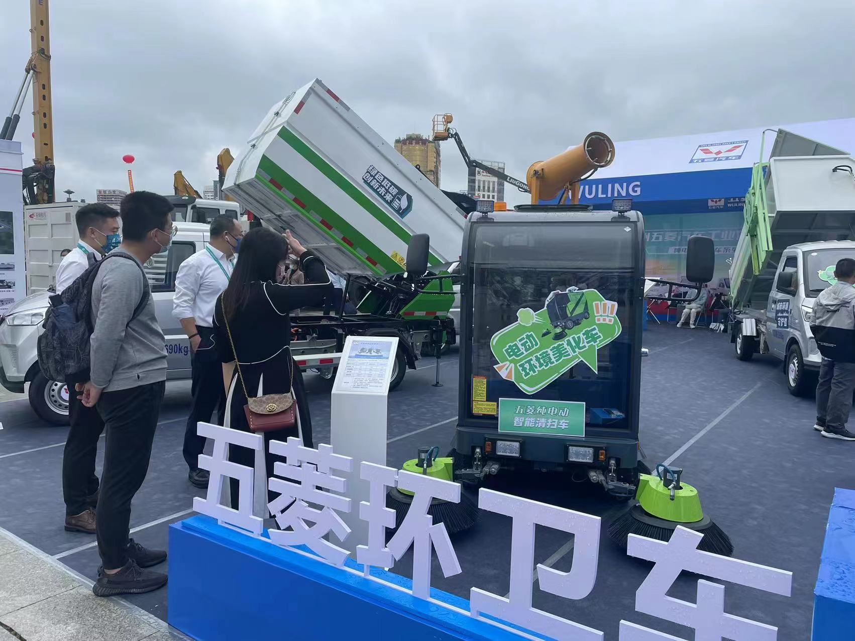 热！一场展会，五菱环卫车驶向全球市场~