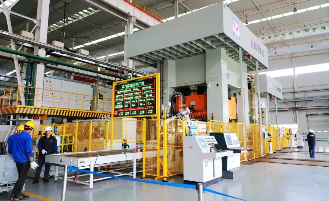 1条产线集成3个核心工艺，为汽车变轻又安全“挑大梁”