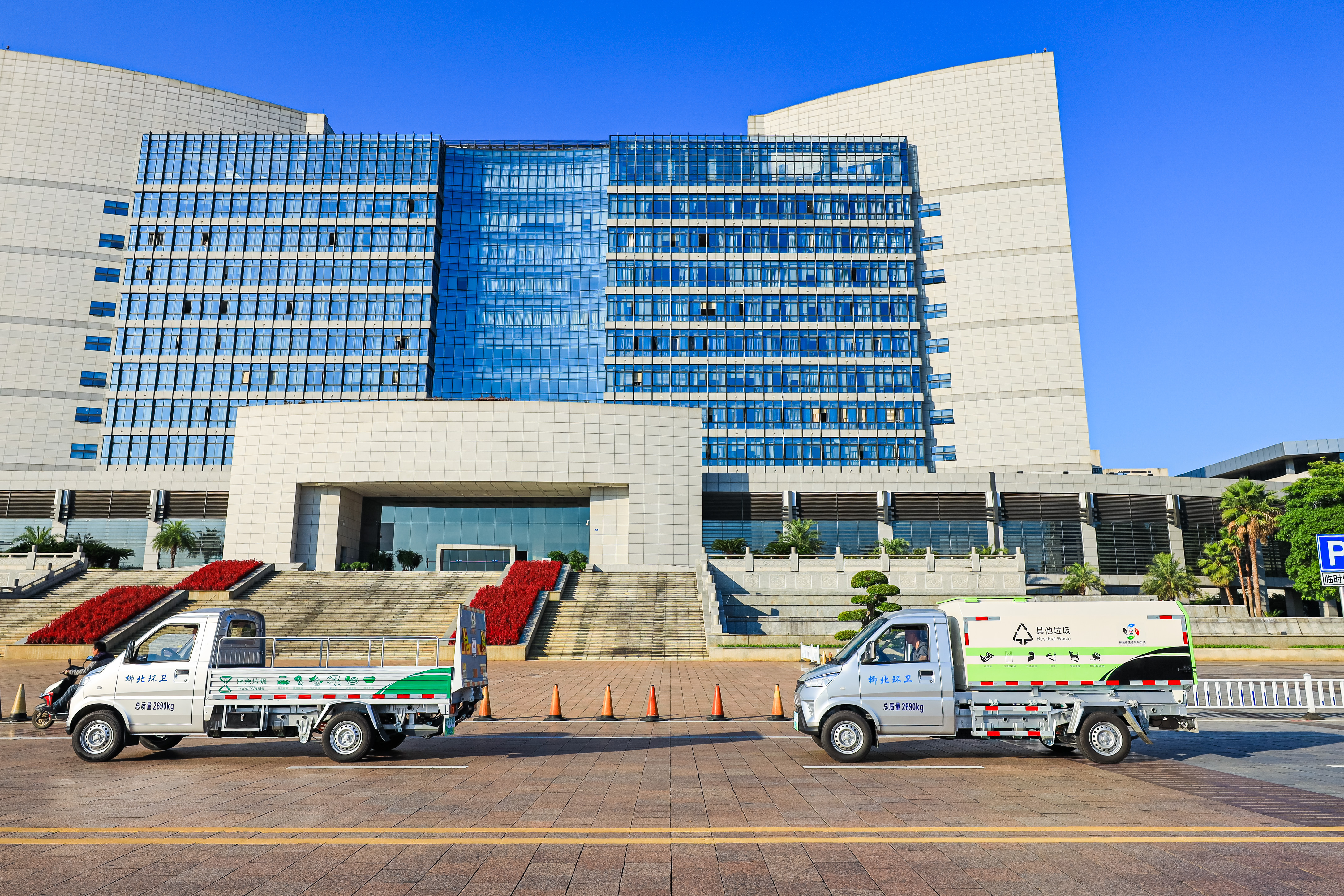 新一代美丽“守护者”——26辆五菱新能源环卫车批量交付！