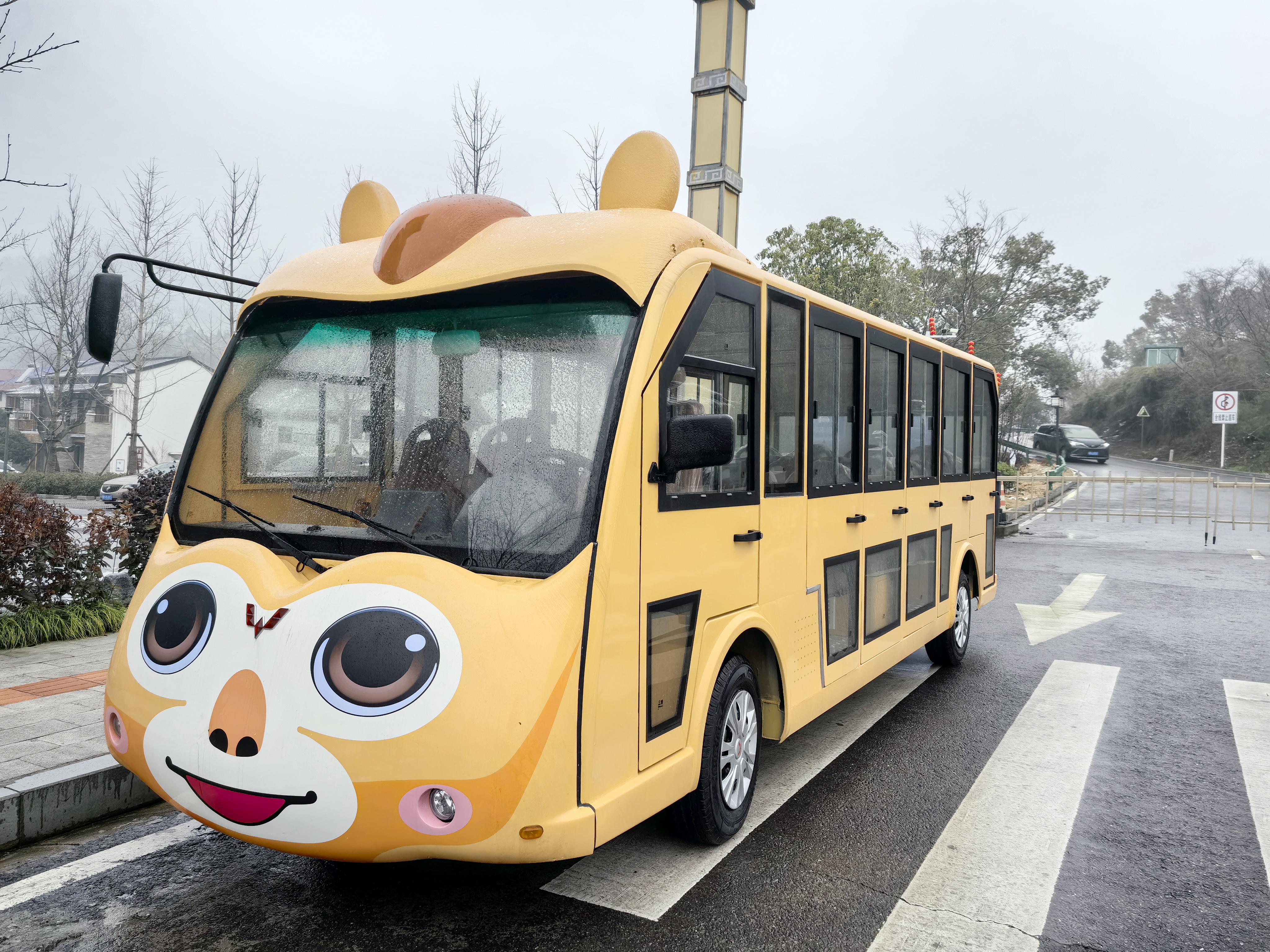 封闭式观光车卡通造型