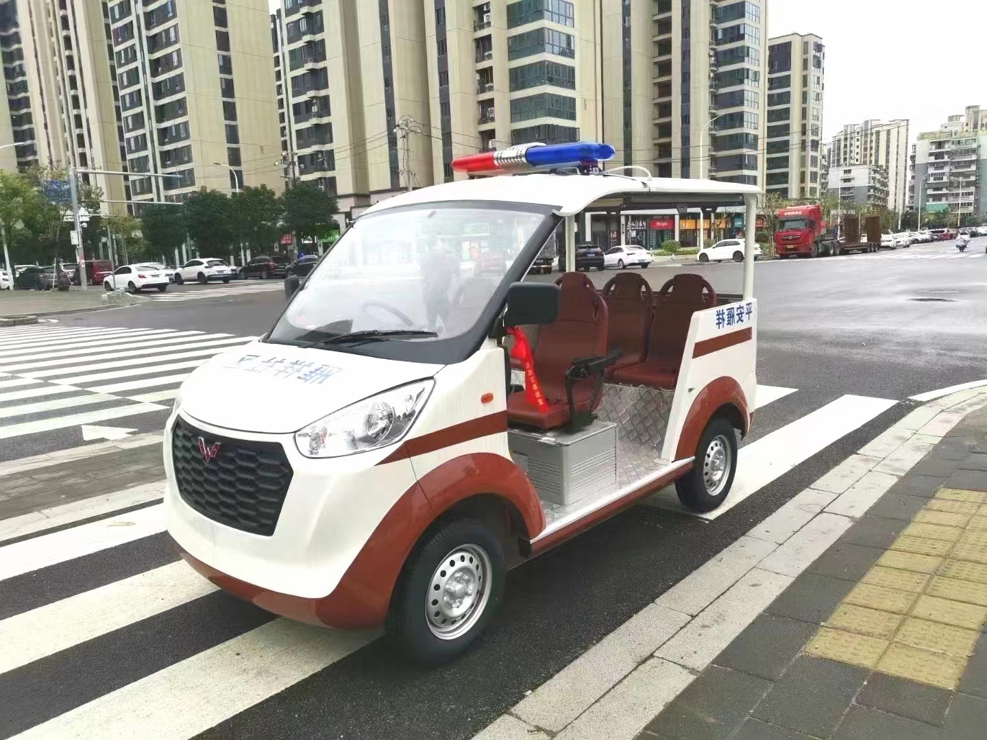 五菱M100电动巡逻车