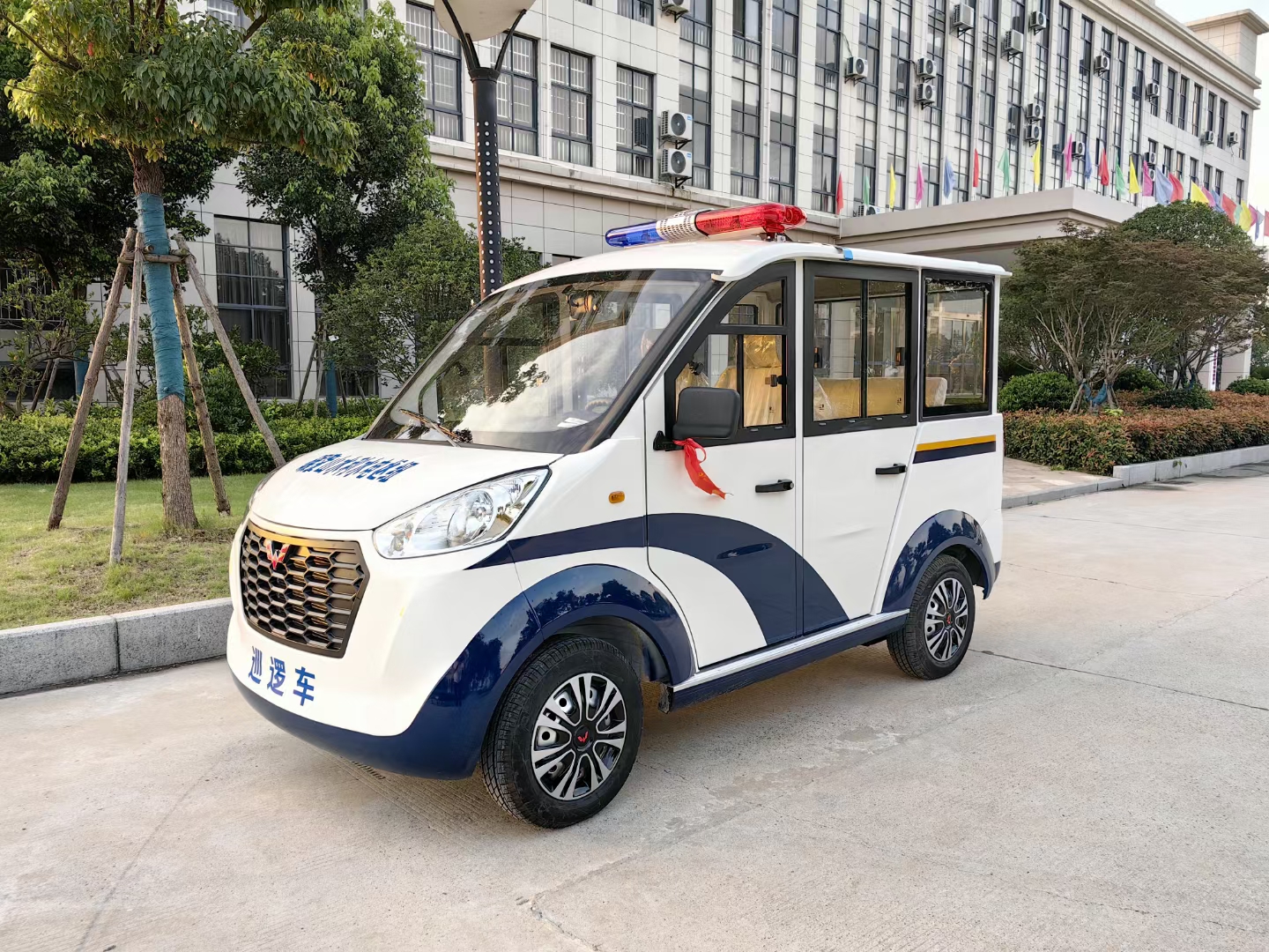 五菱5座电动巡逻车