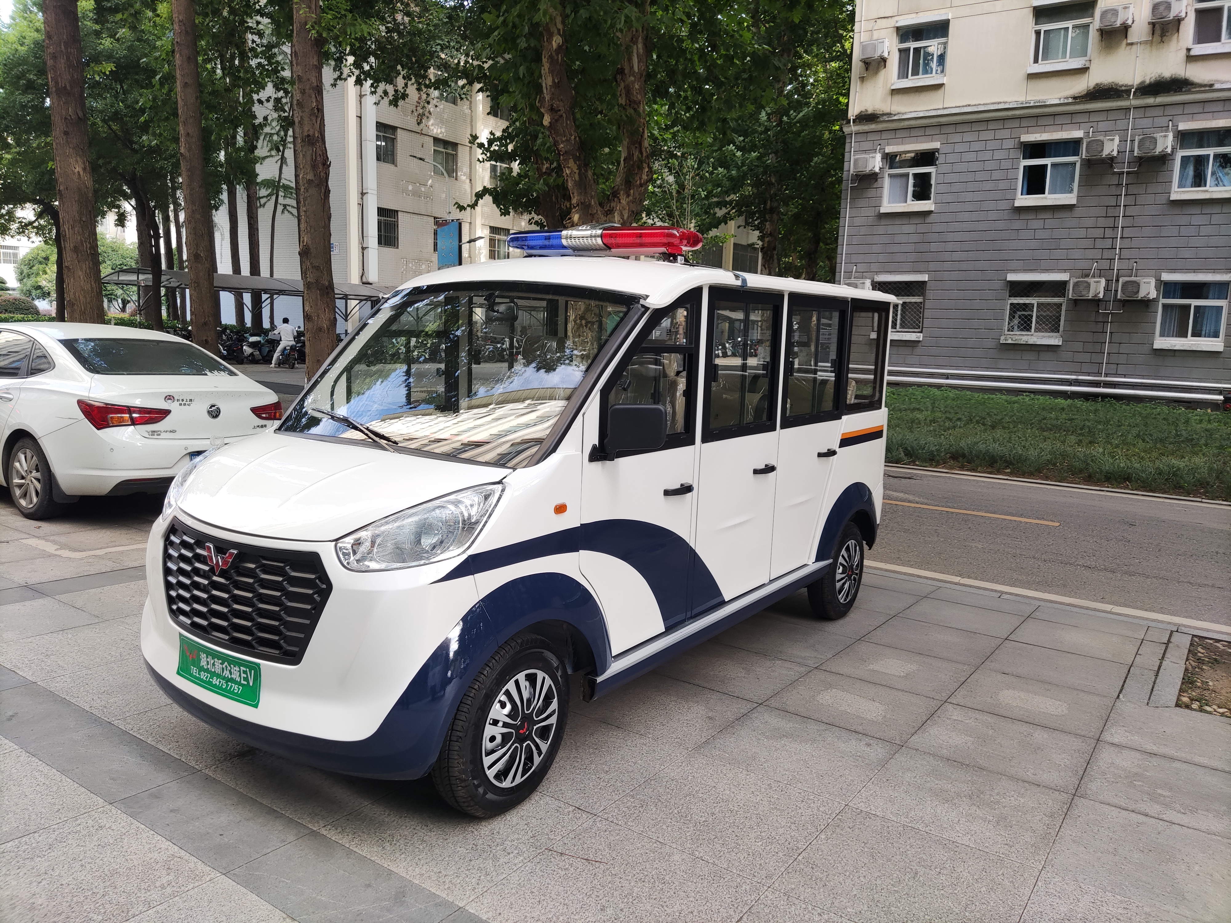 五菱8座电动巡逻车的优势