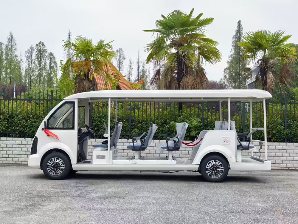 五菱14座国宾车