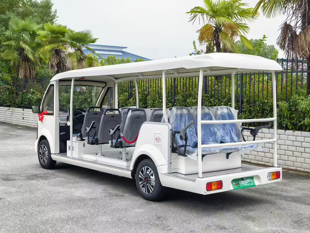 五菱14座国宾车