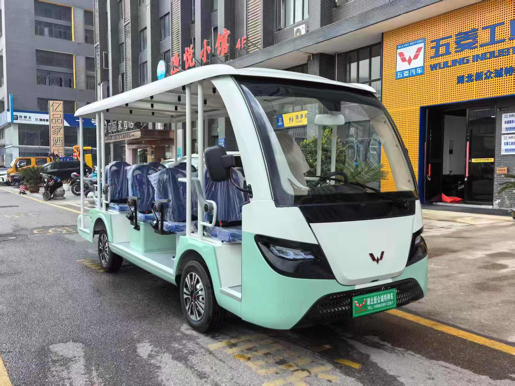 五菱L500观光车 牛油果色