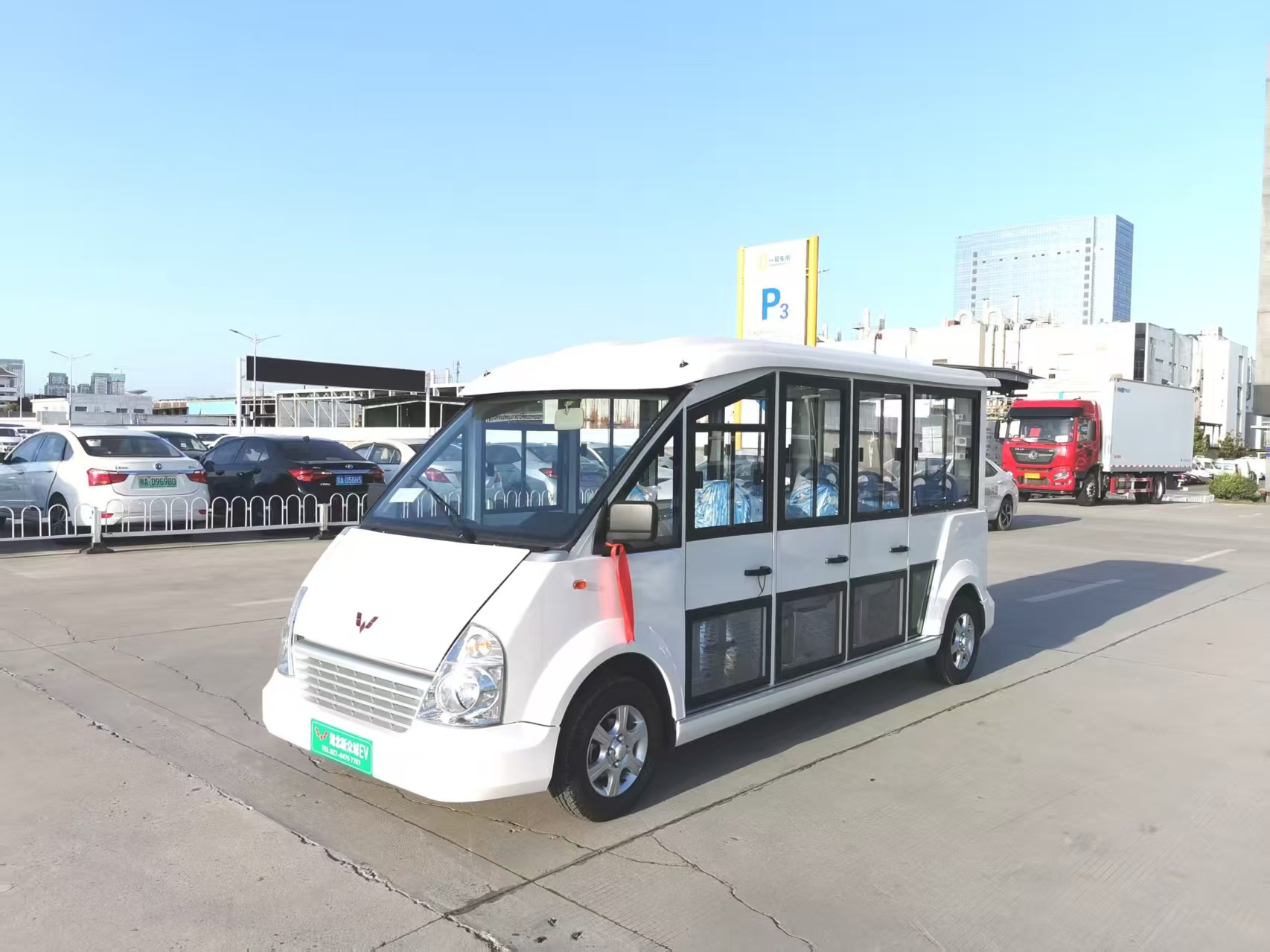 五菱观光车封闭款