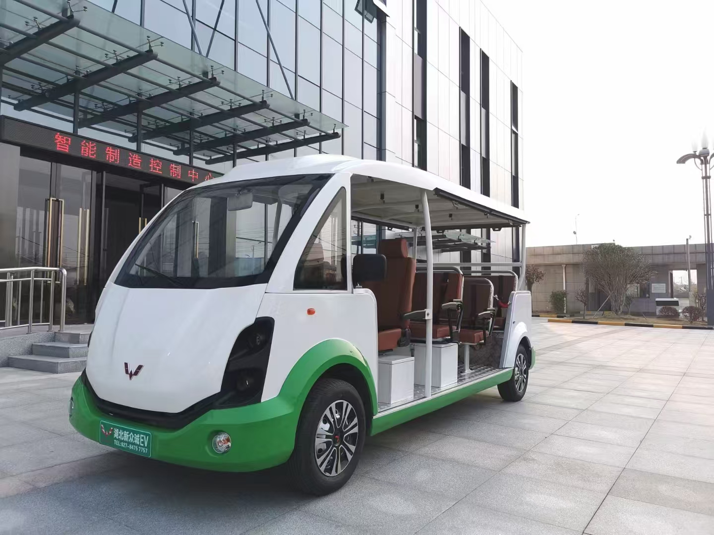 五菱11座国宾车